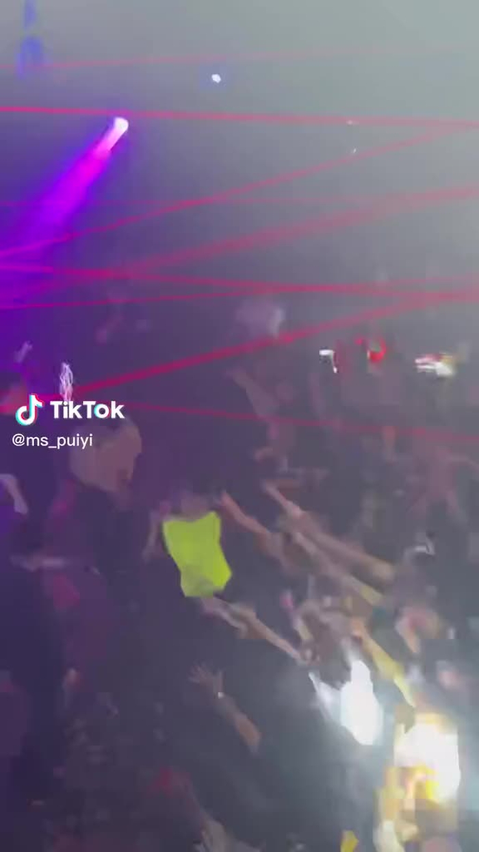ms_puiyi (@ms_puiyi) 's videos with Cat's Eyes - amogus