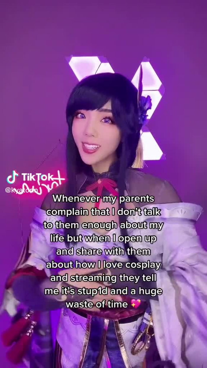I feel so happy when I see cosplayers with supportive parents but like...