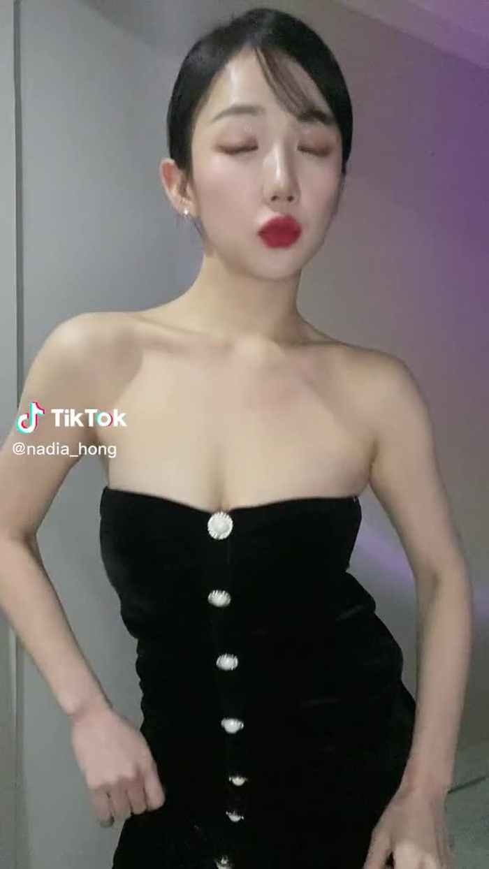 나디아 홍 Nadia Hong (@nadia_hong) 's videos with original sound - XVX