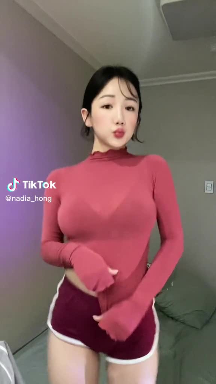 나디아 홍 Nadia Hong (@nadia_hong) 's videos with Tubarão Te Amo - DJ LK da Escócia & Tchakabum & Mc Ryan SP