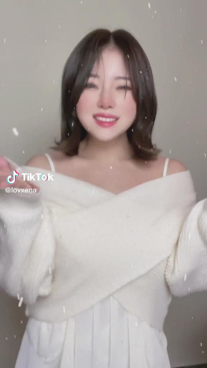 다들 오늘 눈오는거 봤어요? 처음 봤으니까 #첫눈 으로 할래요❄️ #눈오는날 #추천떠라 #모션 #키작녀