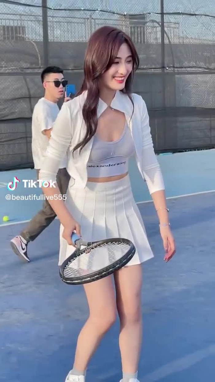 beautifullive555 (@beautifullive555) 's videos with Cho Em Một Lần Yêu - Nhậc Cò