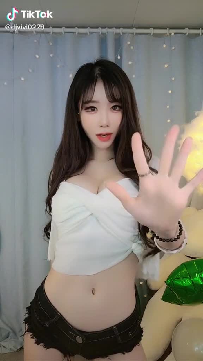 djvivi0228 8
