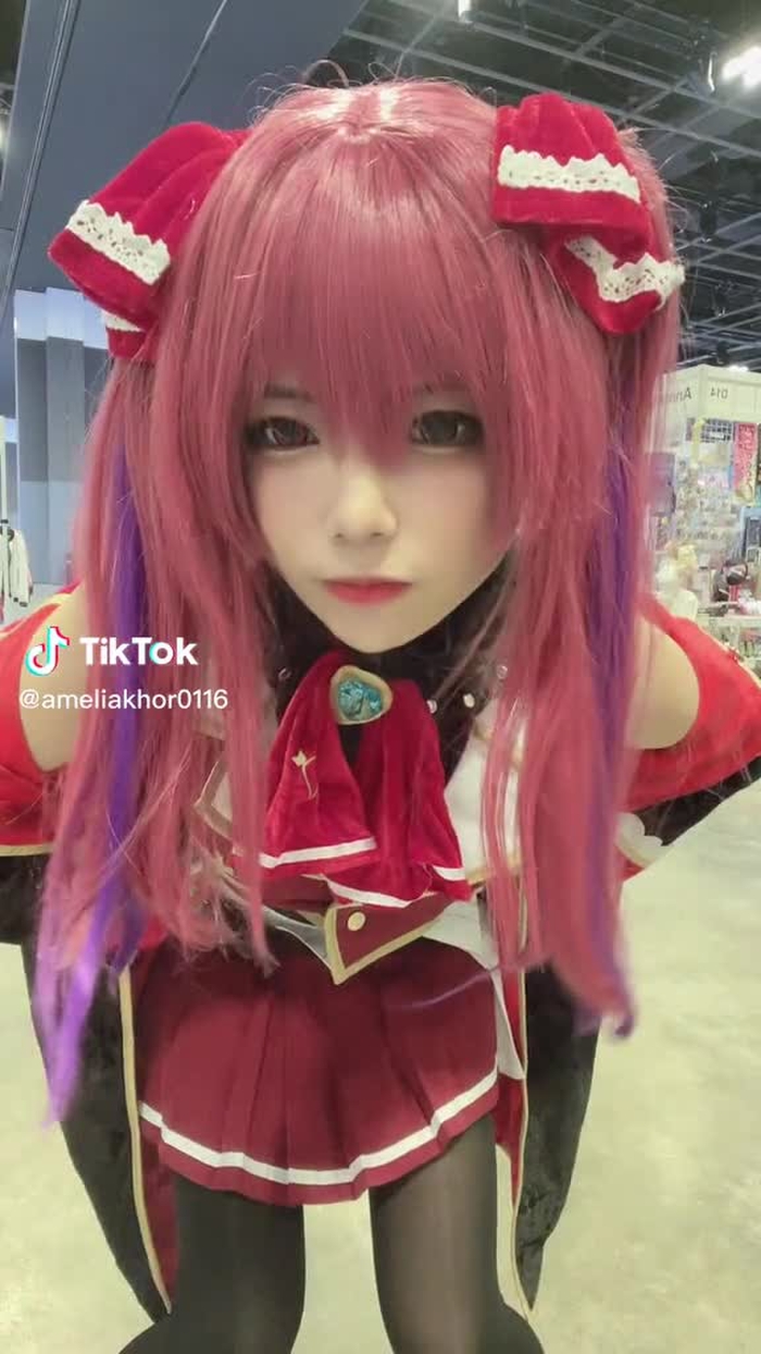 What am I doing? I dont know 😆 #fypシ #cosplay