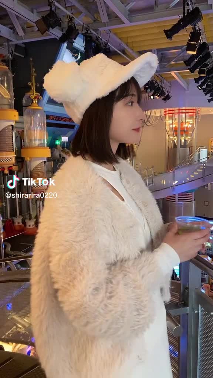 はぴくり！最後に食べるます！#他人から見た自分 #道産子娘 #白雪りら #クリスマス