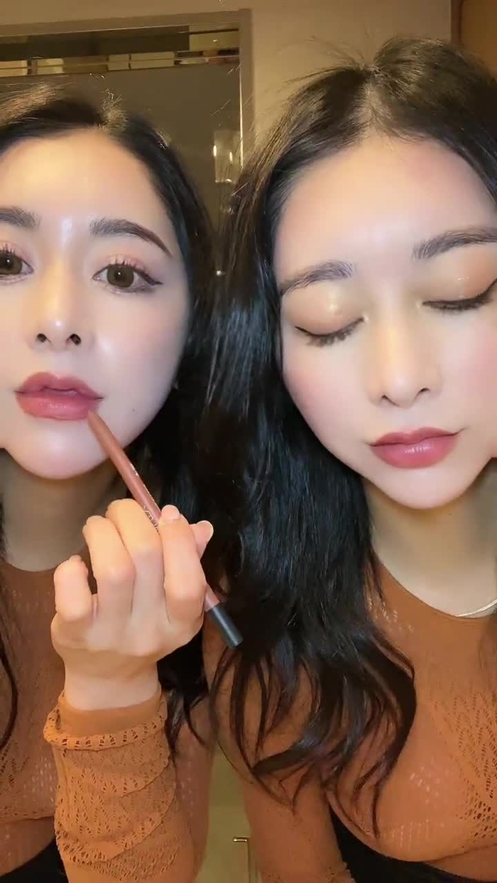 こんな感じで毎日メイクしてるよん💄#双子 #twins #makeup