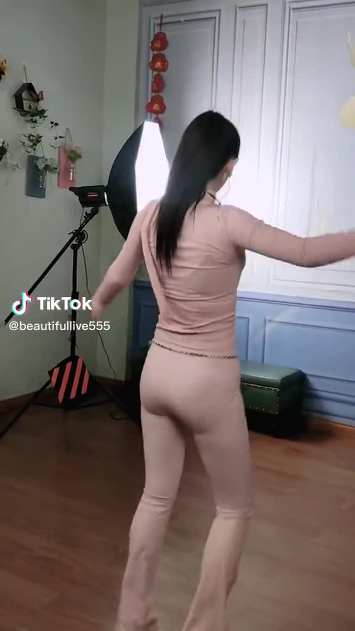 beautifullive555 (@beautifullive555) 's videos with Nhịp Điệu Cha Cha Cha - Remix - DJ LioP