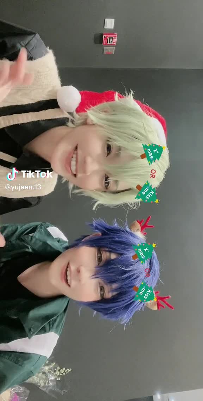 Merry Christmas 🎄🎁 #คริสต์มาสนี้ที่TikTok #sazanamijuncosplay #hiyor...