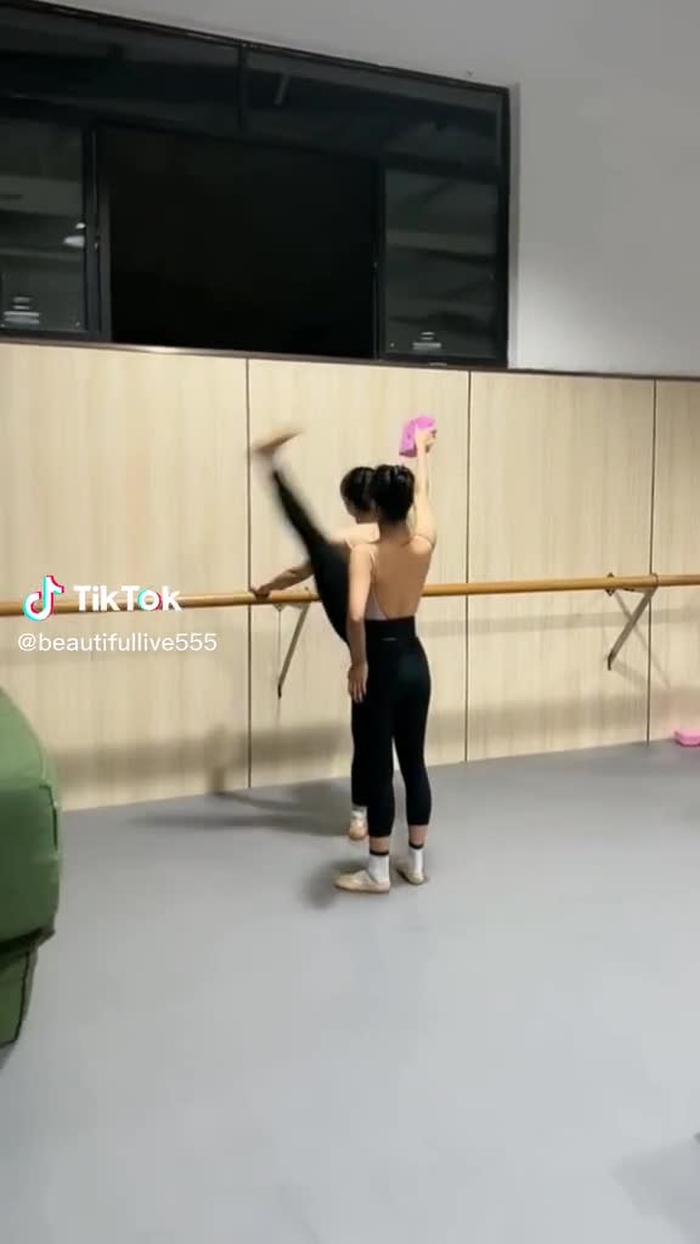 beautifullive555 (@beautifullive555) 's videos with nhạc nền - FB Tô Thành Đạt