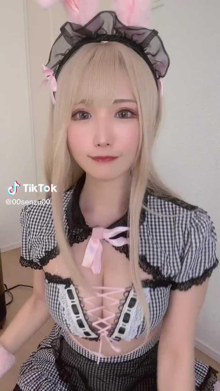 げろちゅ〜 #ギャル #コスプレイヤー #お姉さん #むちむち #たわわ #バニーガール