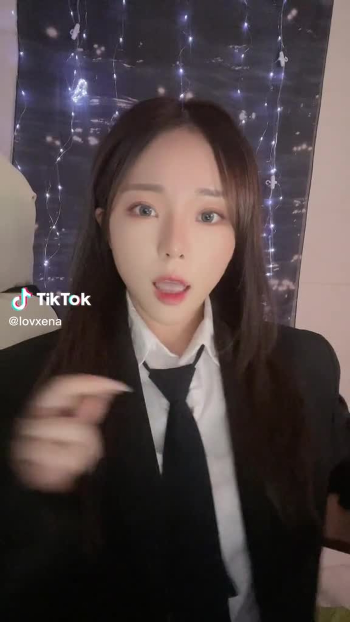 #디토 #손댄스 #이나손댄스 태그하면 다 놀러갈게❤️#이나손댄스 #뉴진스 #뉴진스챌린지 #추천떠라 처음으로 손댄스 만들...
