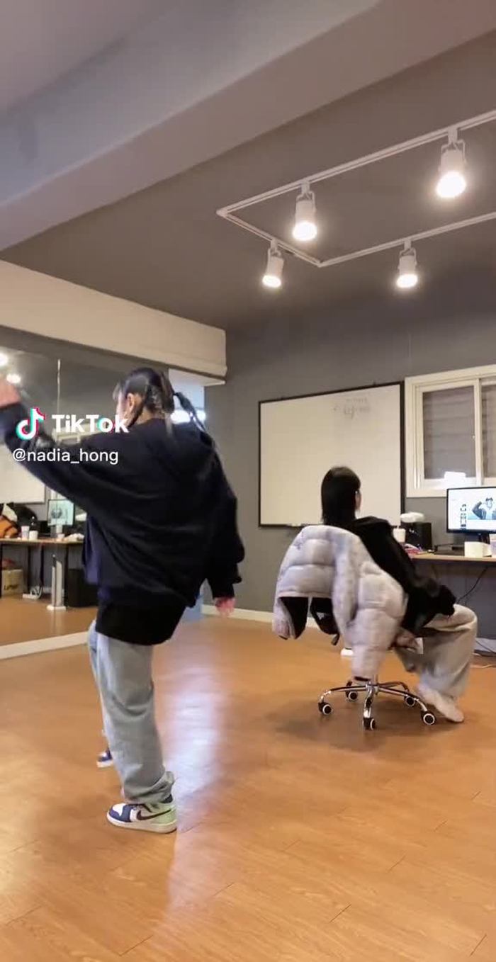 나디아 홍 Nadia Hong (@nadia_hong) 's videos with run it by chris brown remix - 333tk