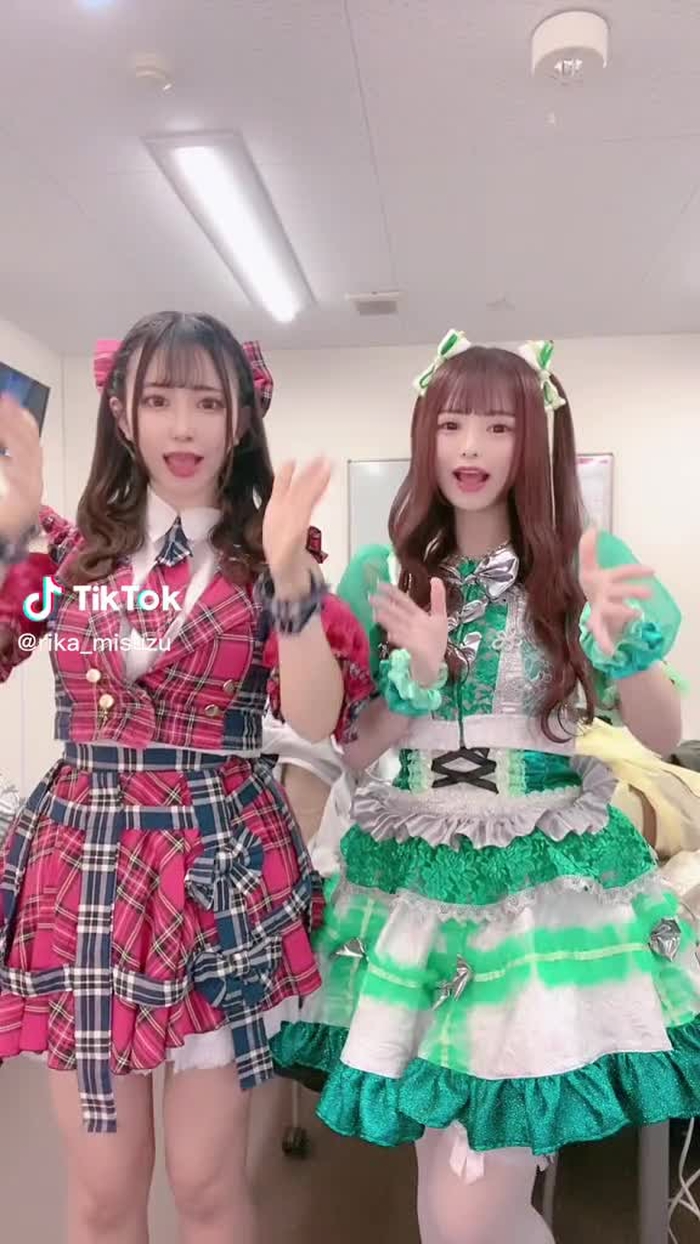 豊洲PIT2日間有難うございました！年明けた瞬間にみんなでアイドルライフスターターパーク踊ったの楽しかった〜🌟今日もりりりか🫶🏻新曲た...