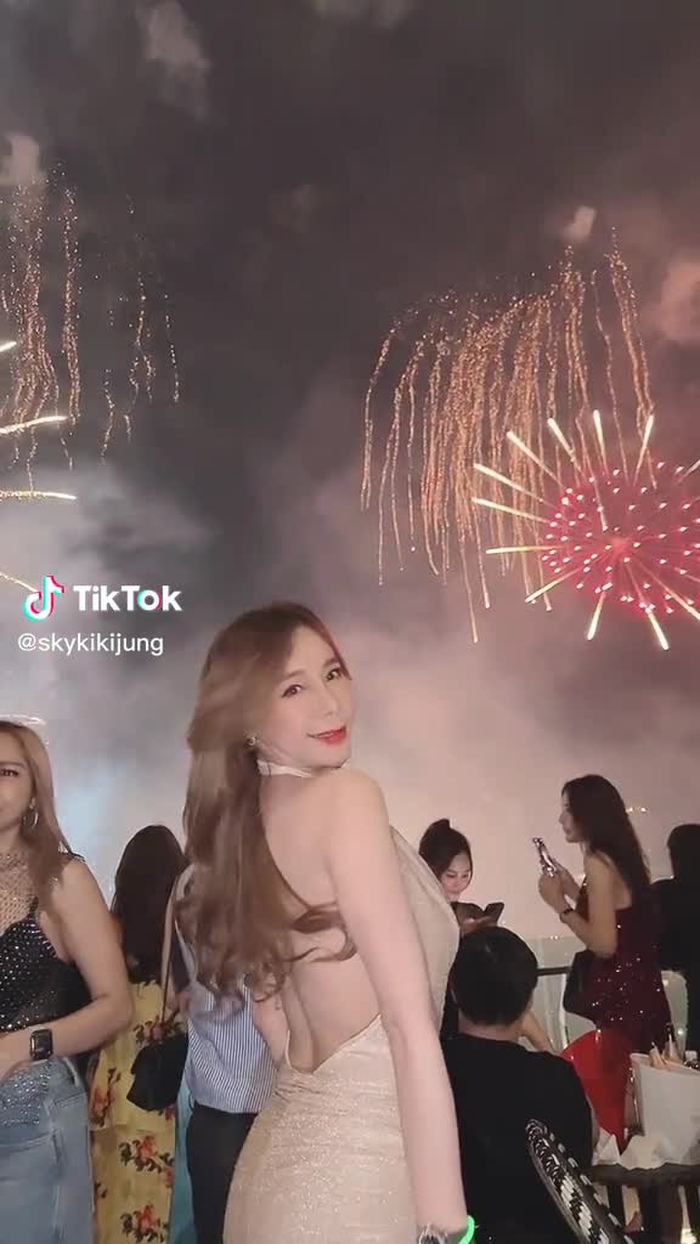 Happy new year 2023 🤟🏻🤟🏻🤟🏻