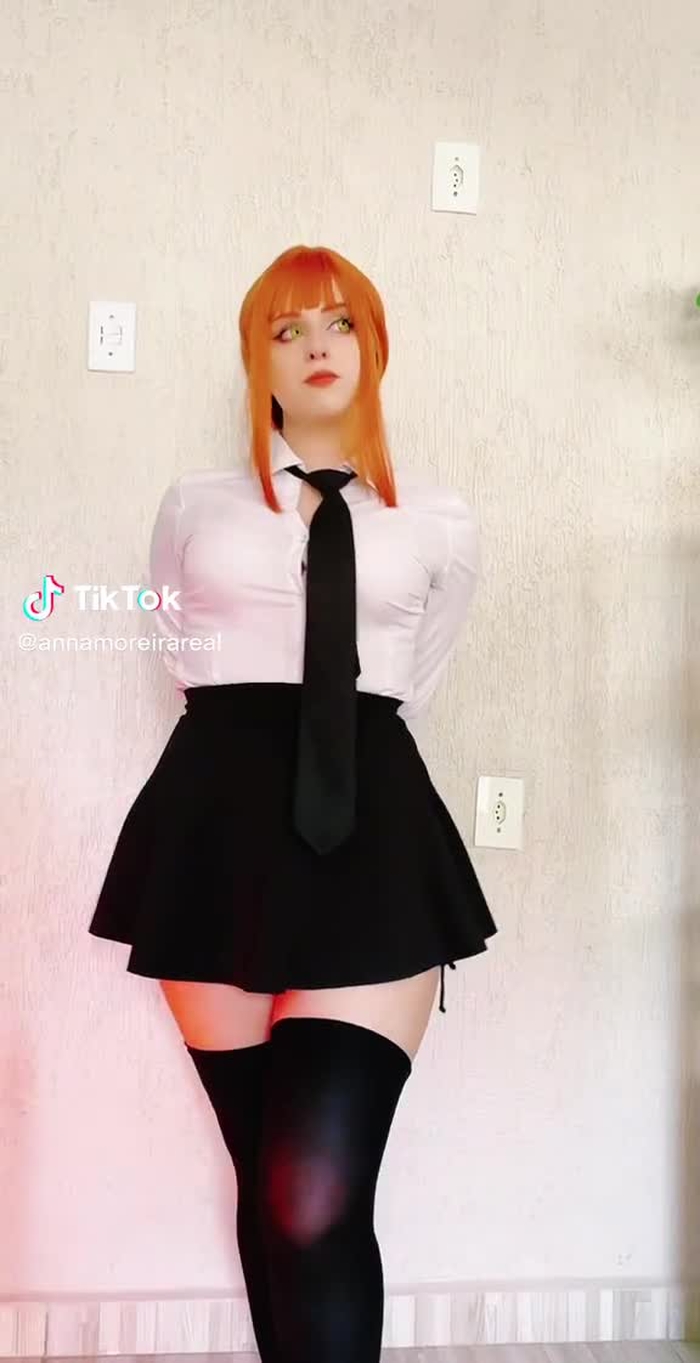 Muitas tomadas na parede 🤔 #makimacosplay