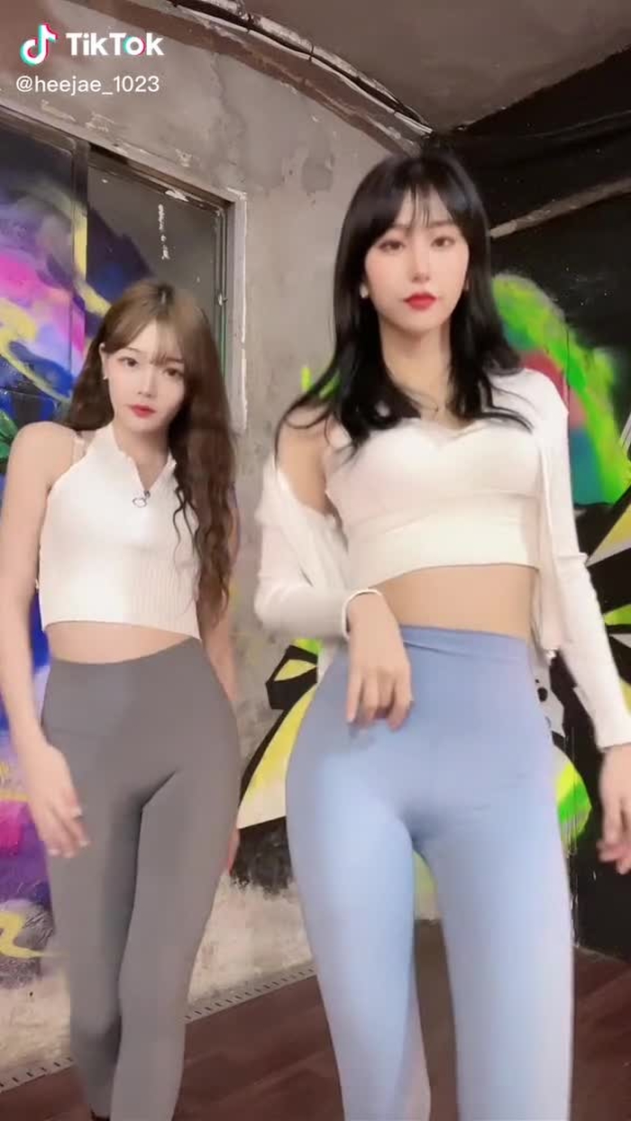 오늘 다들 언제잘고야~~?#런칭 #아몹 #AMOB#레깅스 #이연화레깅스 #완성형 에슬레져 #몸매라인보정 #착용감굿 #통풍최고... 3