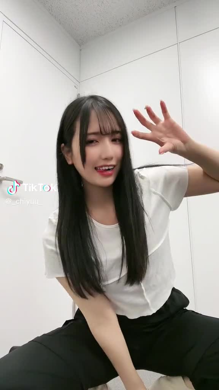 女の子が股を開かない！