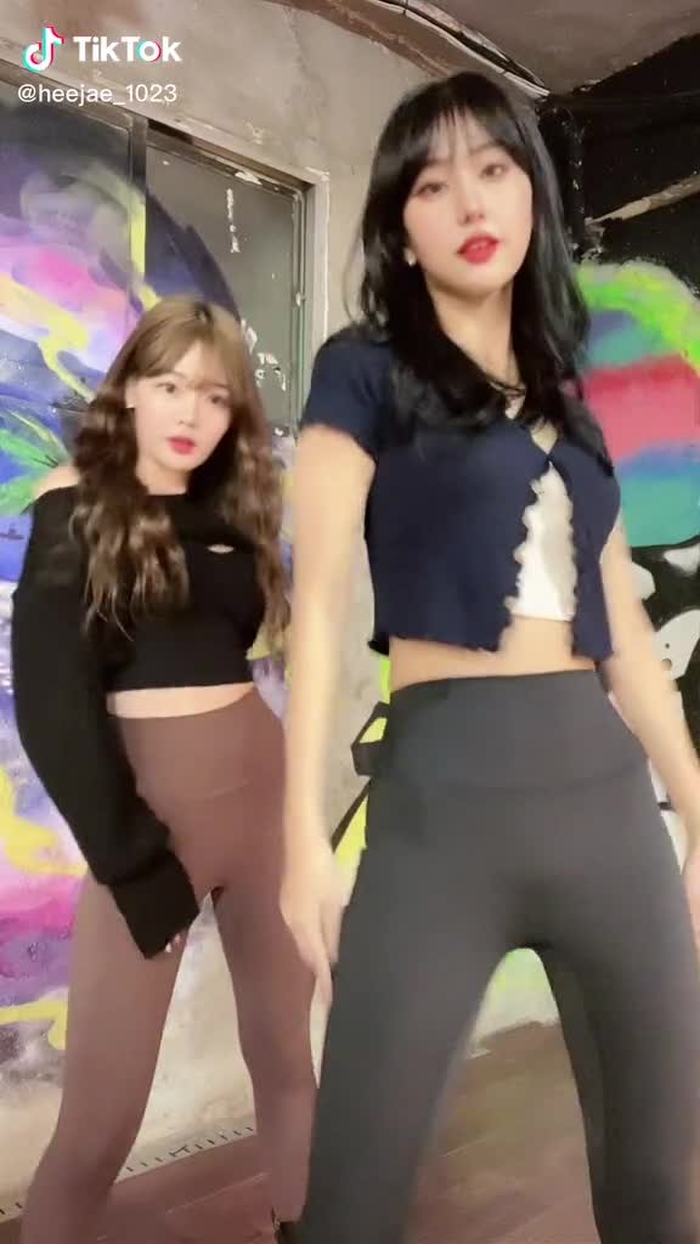 #런칭 #아몹 #AMOB#레깅스 #이연화레깅스 #완성형 에슬레져 #몸매라인보정 #착용감굿 #통풍최고 #Y존커버 #힙업