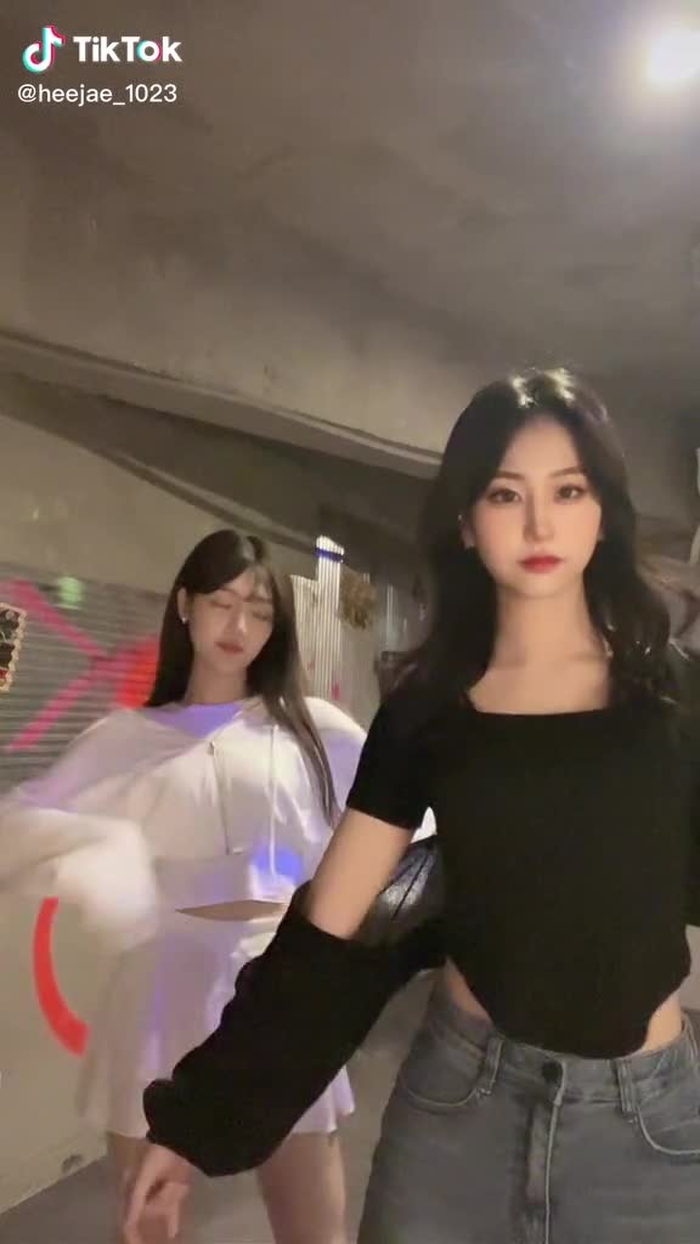 여러분들이 좋아하는 색은 ?! 화이트 블랙!? ◽️🖤 #추천 #듀엣 #koreangirl