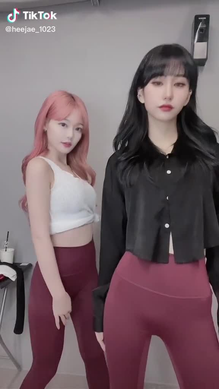 레깅스 좋아하는색 뭐에요?!’#런칭 #아몹 #AMOB#레깅스 #이연화레깅스 #완성형 에슬레져 #몸매라인보정 #착용감굿 #통풍... 6