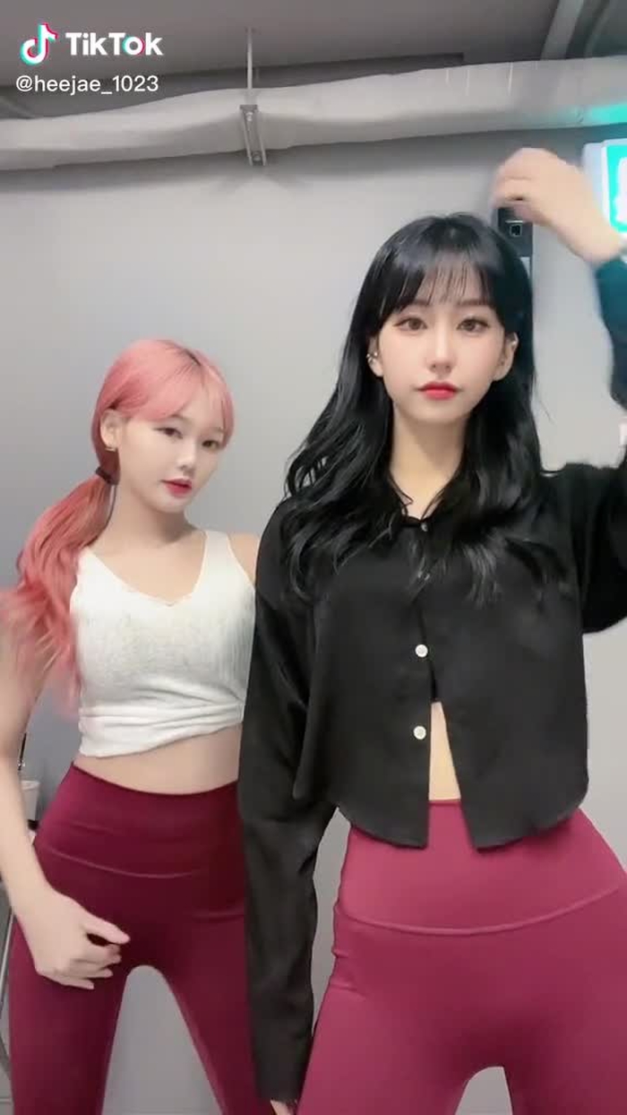 #런칭 #아몹 #AMOB#레깅스 #이연화레깅스 #완성형 에슬레져 #몸매라인보정 #착용감굿 #통풍최고 #Y존커버 #힙업 1