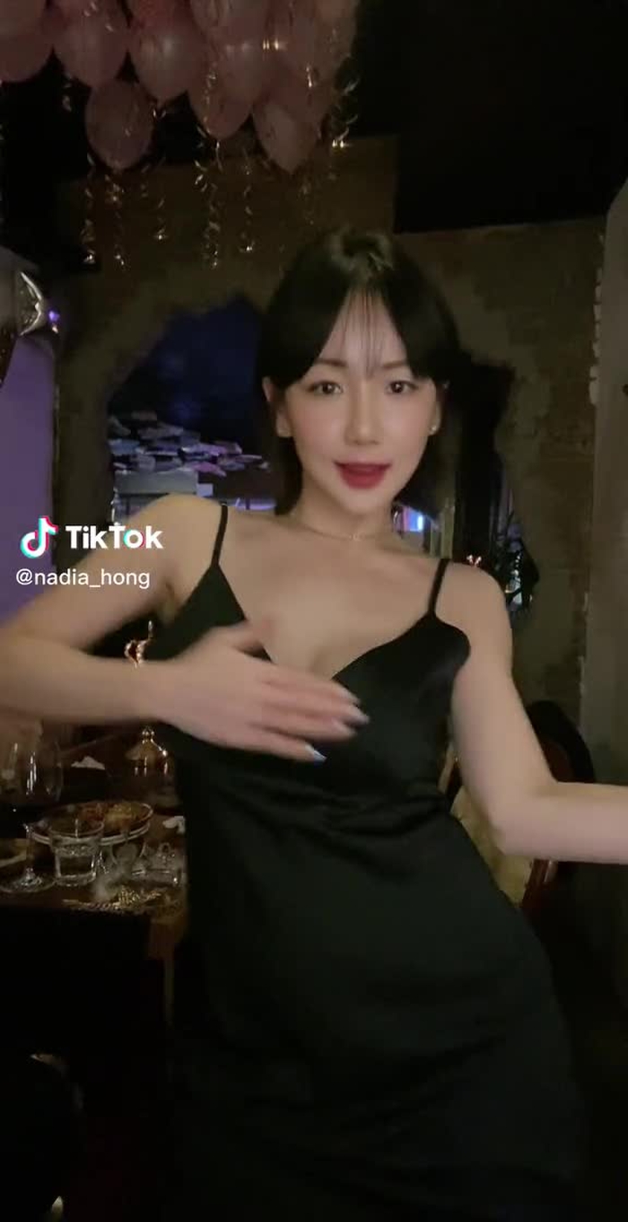나디아 홍 Nadia Hong (@nadia_hong) 's videos with Ride it - iris ⠀