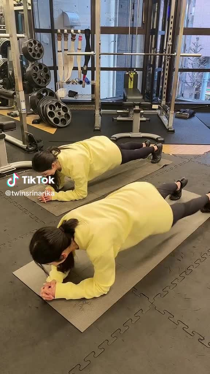ジム終わりに撮ったから顔真っ赤😂一発で決まったのだ😎🤍#双子 #twins #ジム