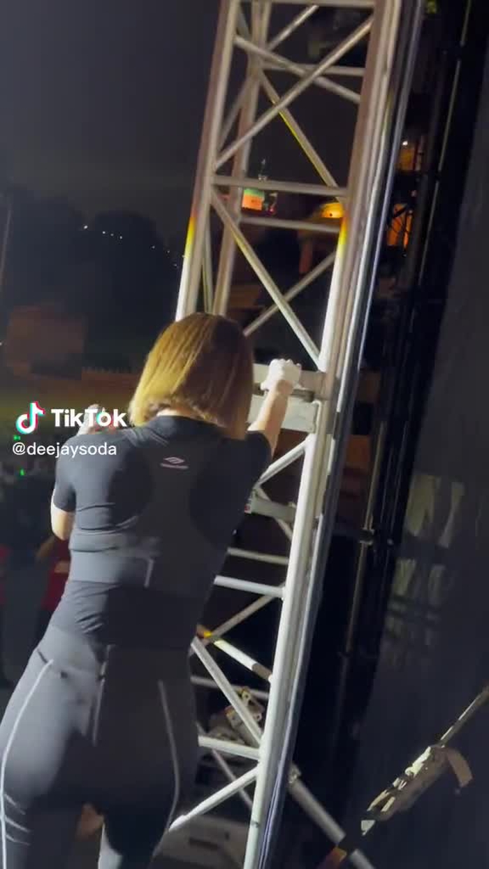 철기둥에 안올라가기로 약속하고서 몰래 올라가서 매니저님한테 혼났어요…😭다음에는 더 높게 올라가야지~~😝 #djsoda #d...