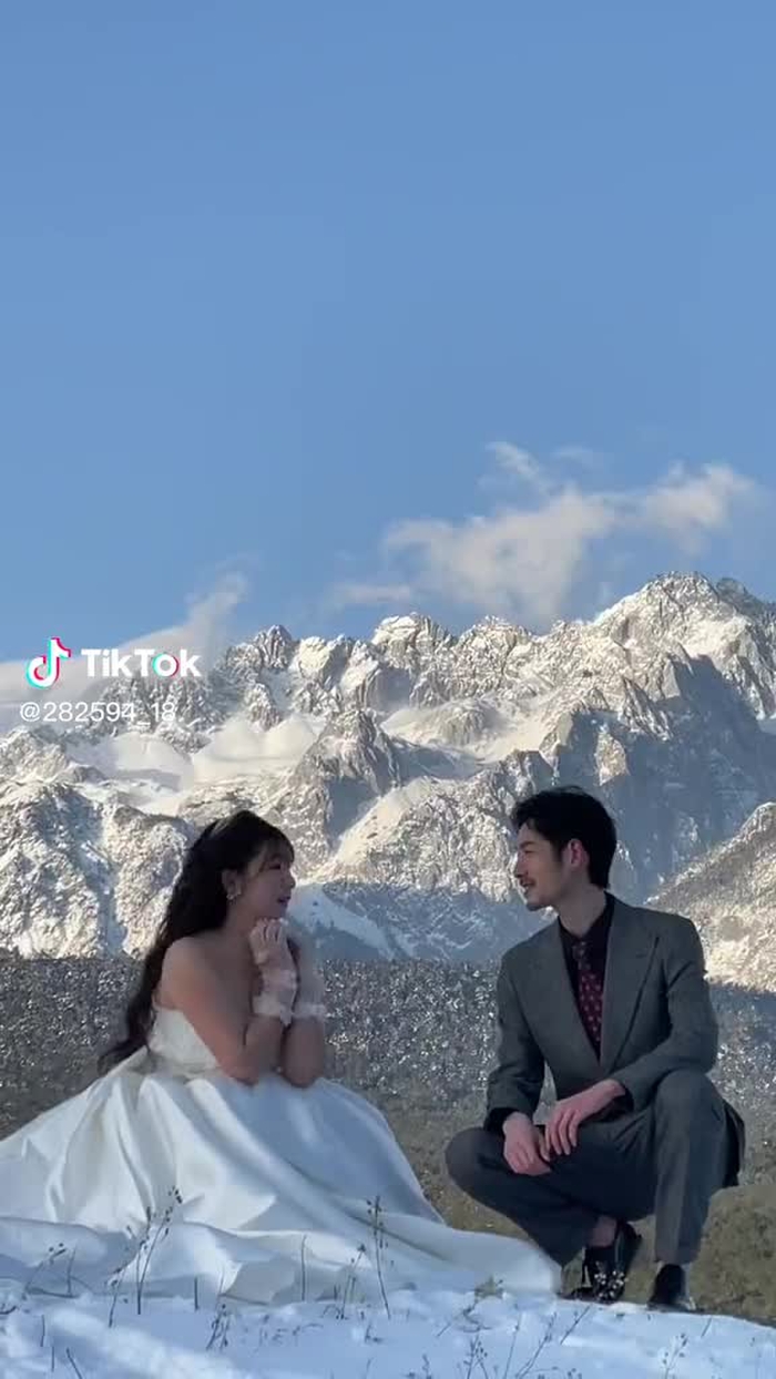 在玉龙雪山下为你穿上婚纱
