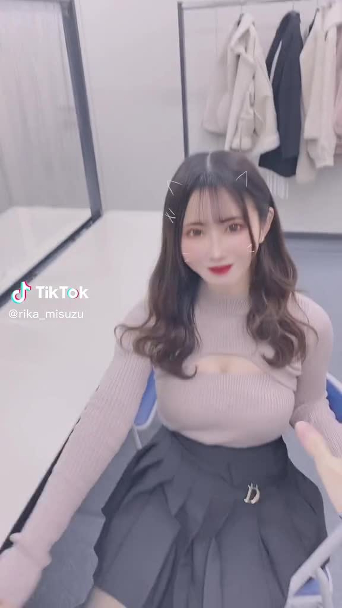 男の人って変なとこ穴開いてる服好きなの本当？🕳意見聞かせて🥲#おすすめ