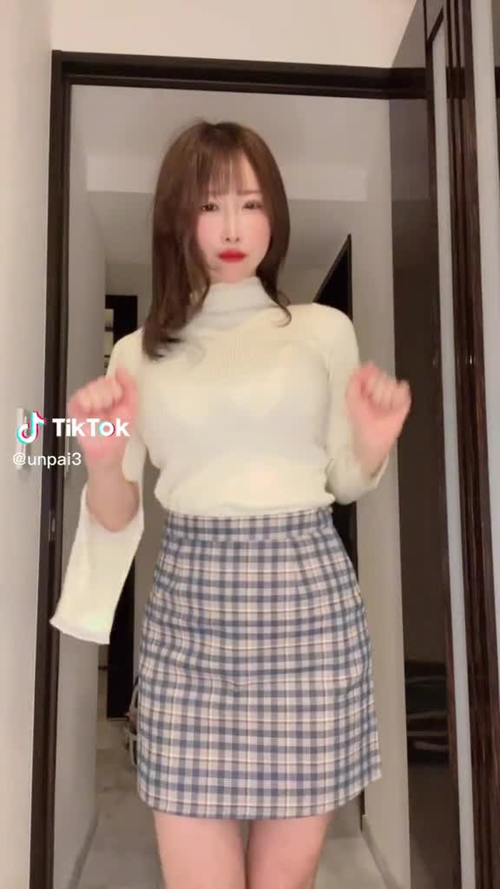 服破けたんだけどそれでも膣ダンス頑張って踊ってんの草