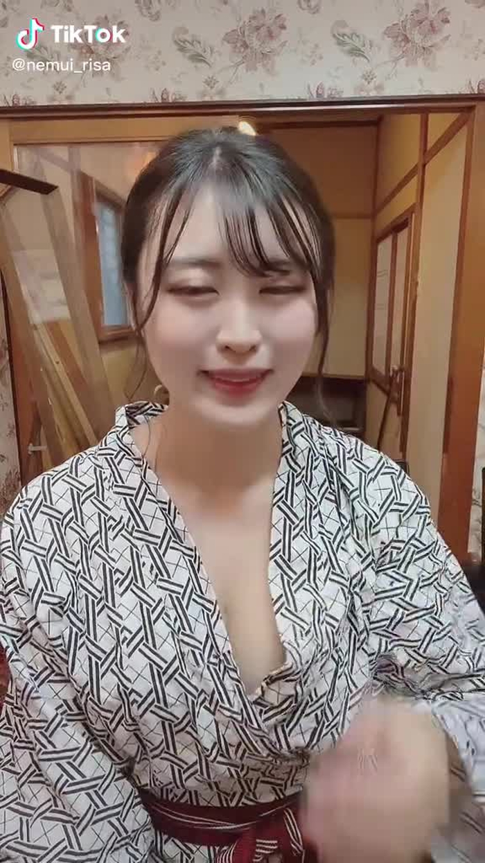 ひらめいてる時の顔ジワる笑 #切りすぎた #ねえねえねえ #わたしの一番かわいいところ #わたしの一番かわいいところに気づいてる #踊ってみ...