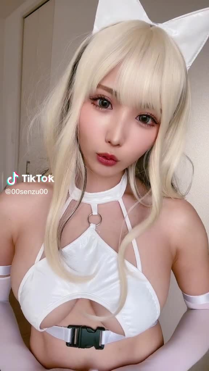 女の子扱いして！#お姉さん #コスプレイヤー #ギャル #たわわ #むちむち #ねこみみ
