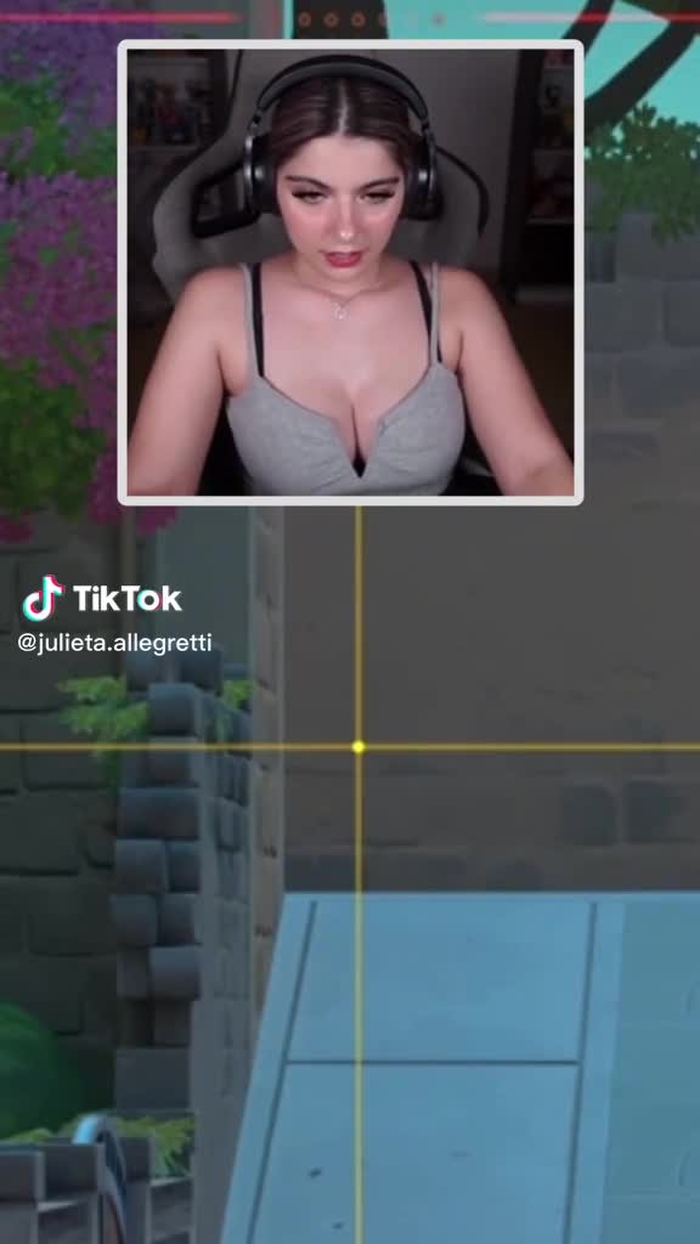 Mi chamber nerfeadin 😥 #gamerentiktok #gamergirl #valorant #girlofnox...