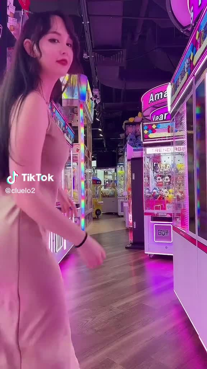 Hi senpai come win me a claw machine toy 🥰