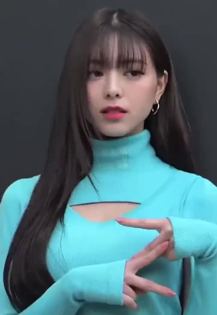 ITZY YUNA 신유나 ITZY_twt_YUNA 11