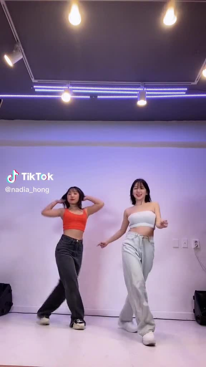 나디아 홍 Nadia Hong (@nadia_hong)’s videos with original sound - Kate & Loren