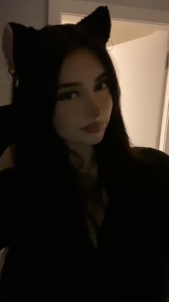 dana 🦇 danadontmiss 1