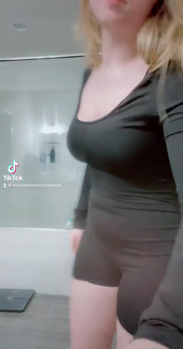 MuscleMommyCosplays (🍑Linnea) MuscleMommyCosp 1