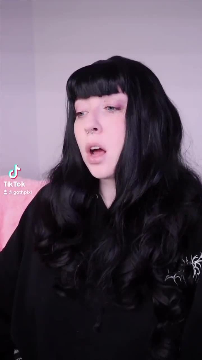 𝐕𝔦𝔠𝔱𝔬𝔯𝔦𝔞 goth_pixi 1
