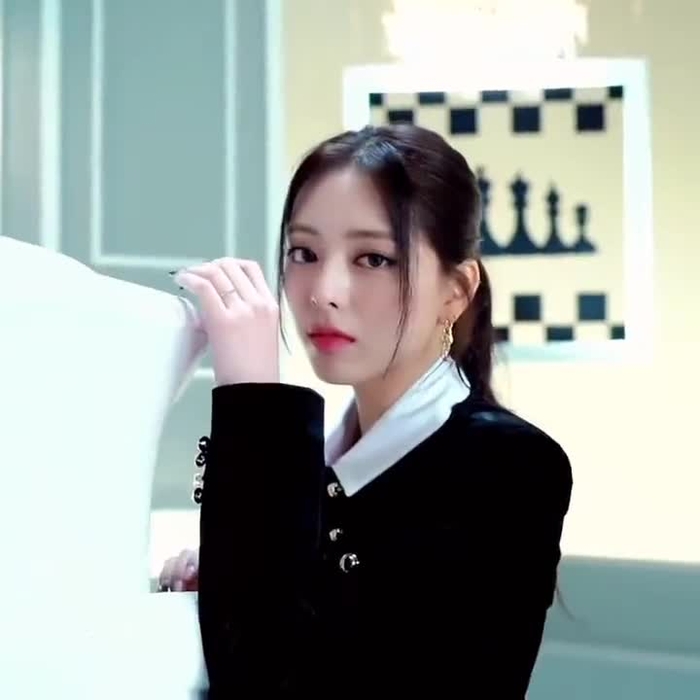 ITZY YUNA 신유나 ITZY_twt_YUNA 22
