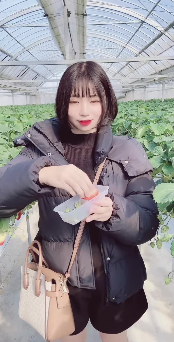 声色々入っててそのまま出せなかった🥲 いちご美味しかった〜🍓#愛知いちご狩り #いちご狩り #食べる幸せ #マシソヨ #彼氏目線 #彼女...
