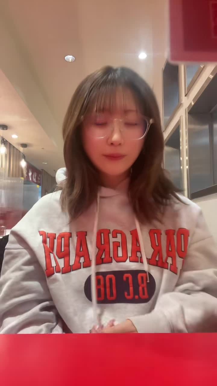 1人〇〇余裕すぎてTikTokまで撮っちゃいます🖐🏻#1人ラーメン #すっぴん