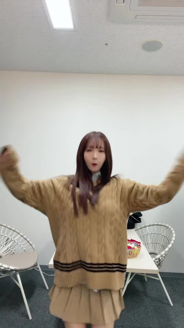 三上悠亜 (@yua_mikami)’s videos with banana shake - moved