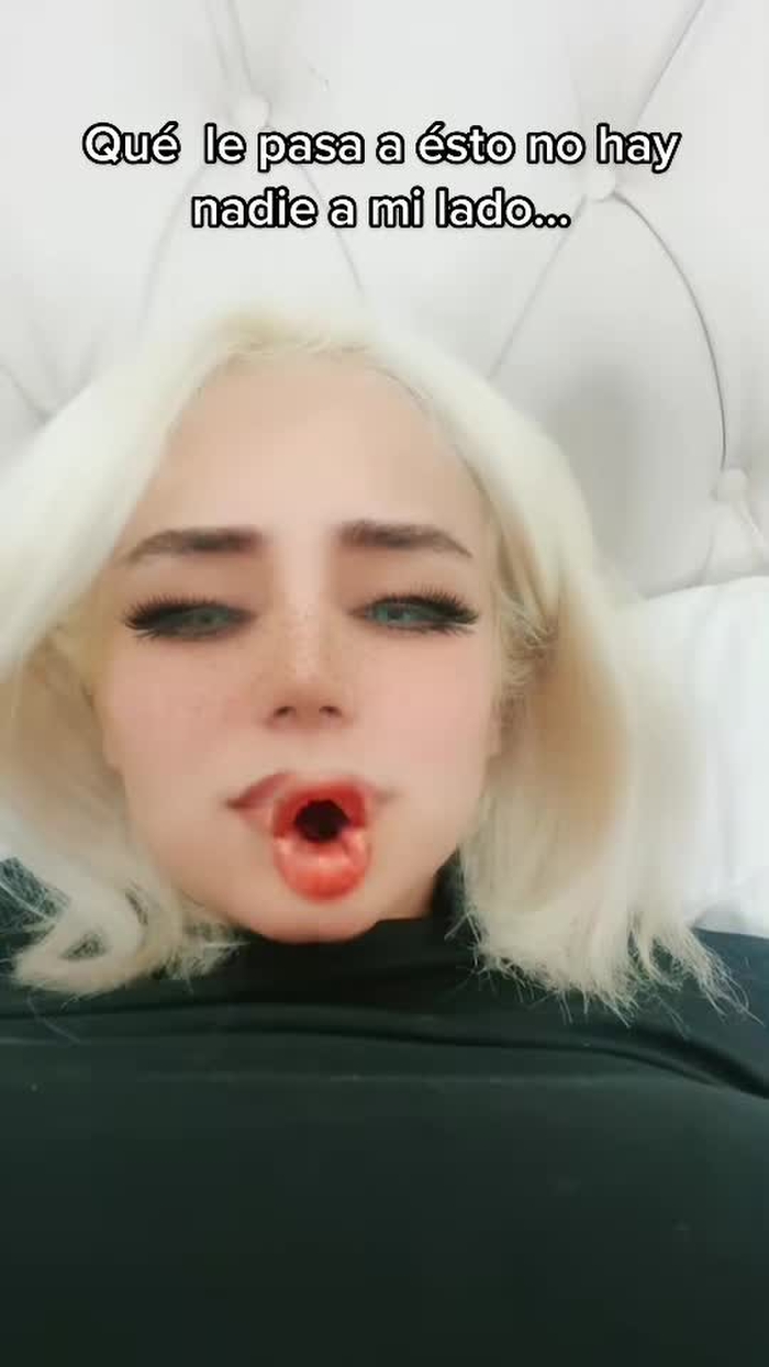 Q mied0 tiene que haber alguien a lado para q se cambien los labios