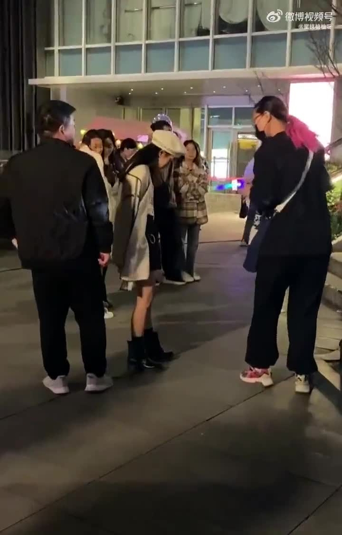 Simply Zhou Ye 周也 SimplyZhouYezi 64