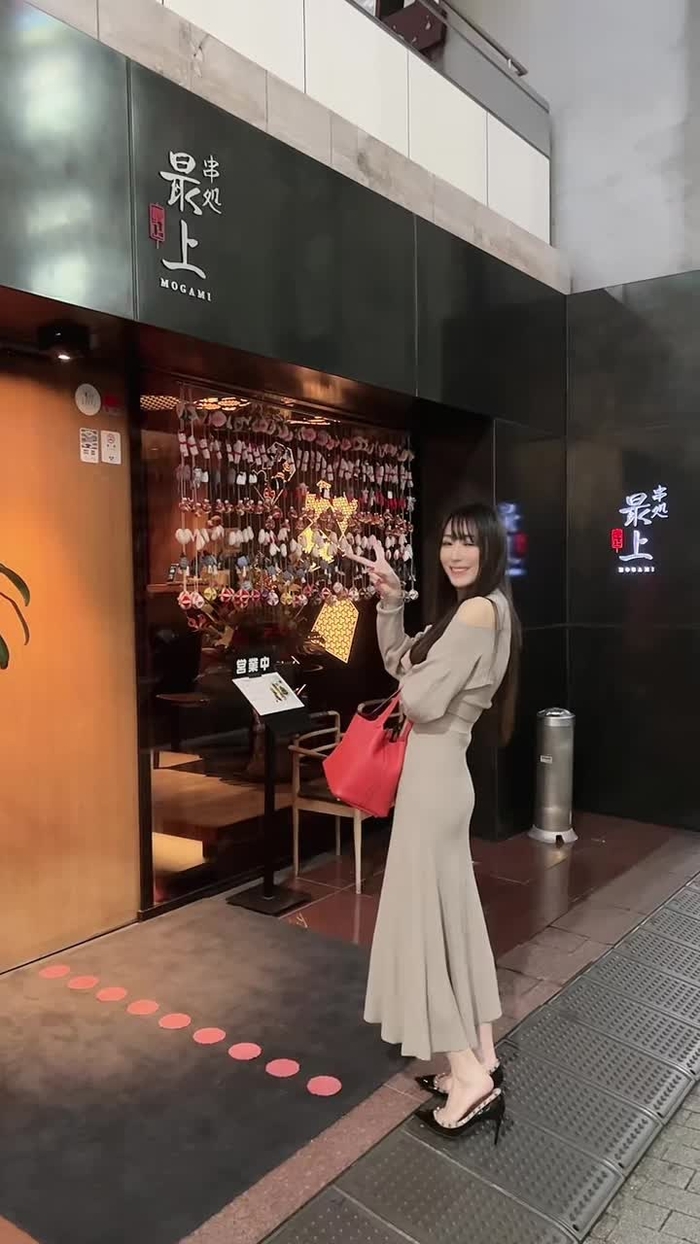 いつかのご飯屋さん🤤 この音楽すきだなぁ #長身女子 #ロングヘア #japanesegirl #みさきてぃ #dinner #マイペース...
