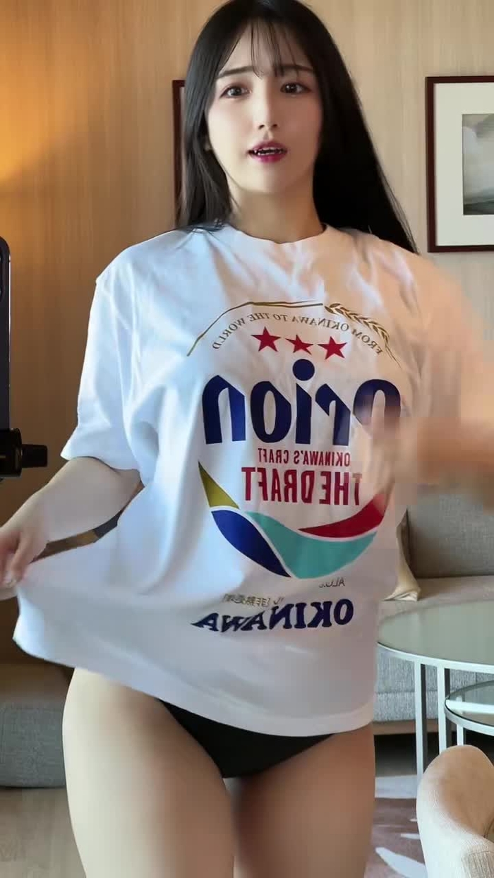 私の水着姿みれた人いる？ #裏垢