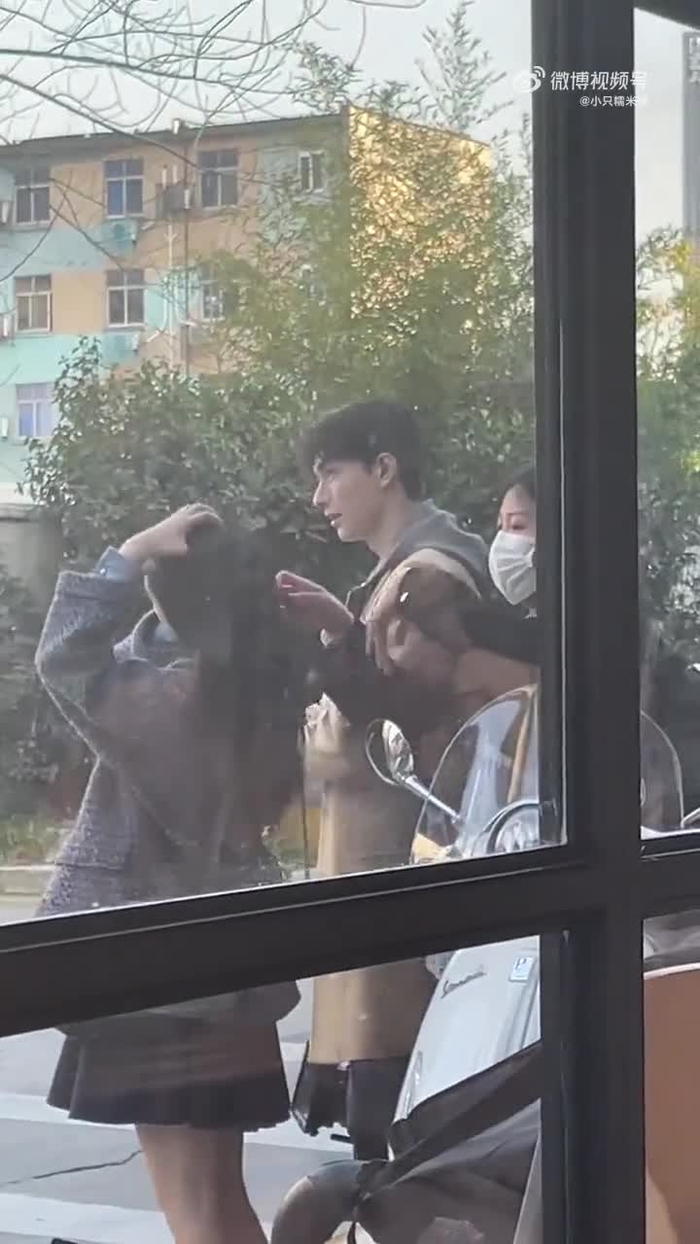 Simply Zhou Ye 周也 SimplyZhouYezi 70