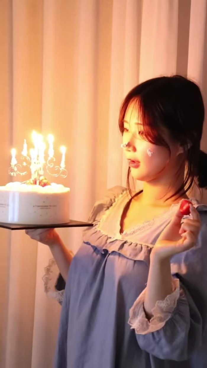 누가 초를 그렇게 불어 ㅠ. ㅠ 🍓🐰